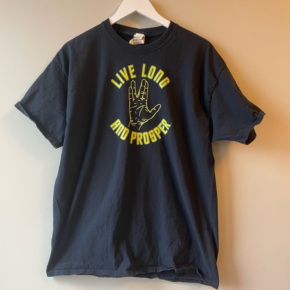 Retro Star Trek graphic live long and prosper black  t-shirt in size large